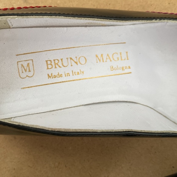 Bruno Magli Patent Leather Heels. 1.5” Heel. Black with embroidered detail. 7 - Picture 5 of 6